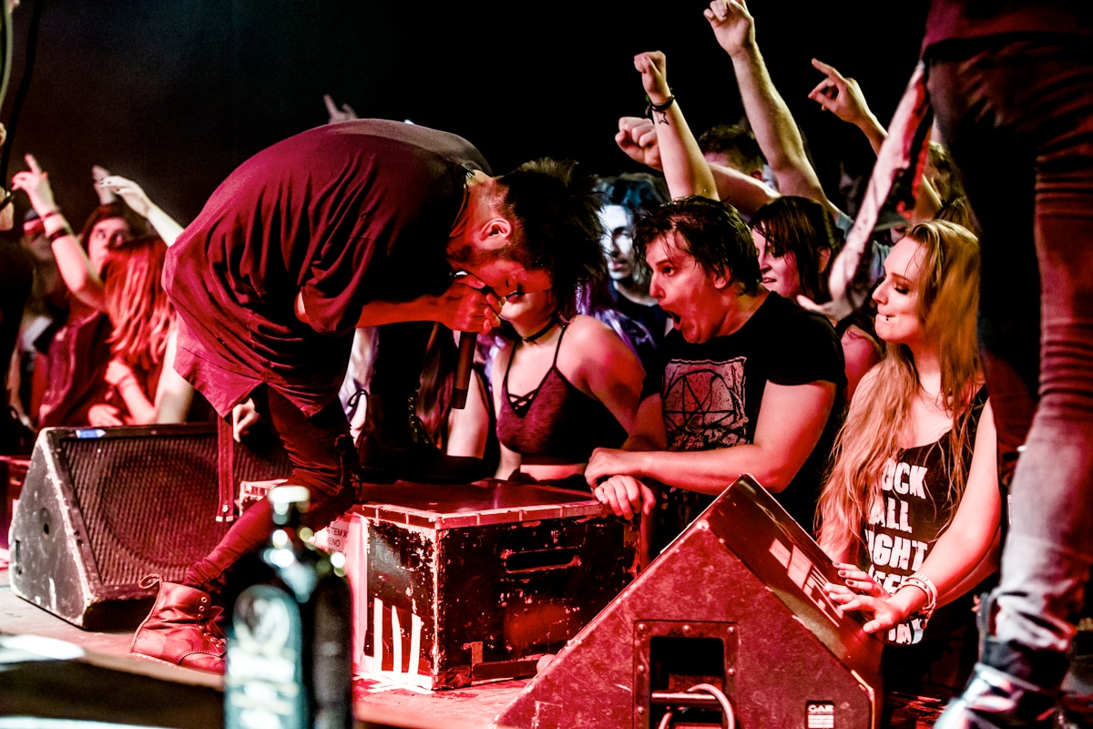 ヨーロッパツアー中に撮影したCrossfaith。（写真提供：青木カズロー）