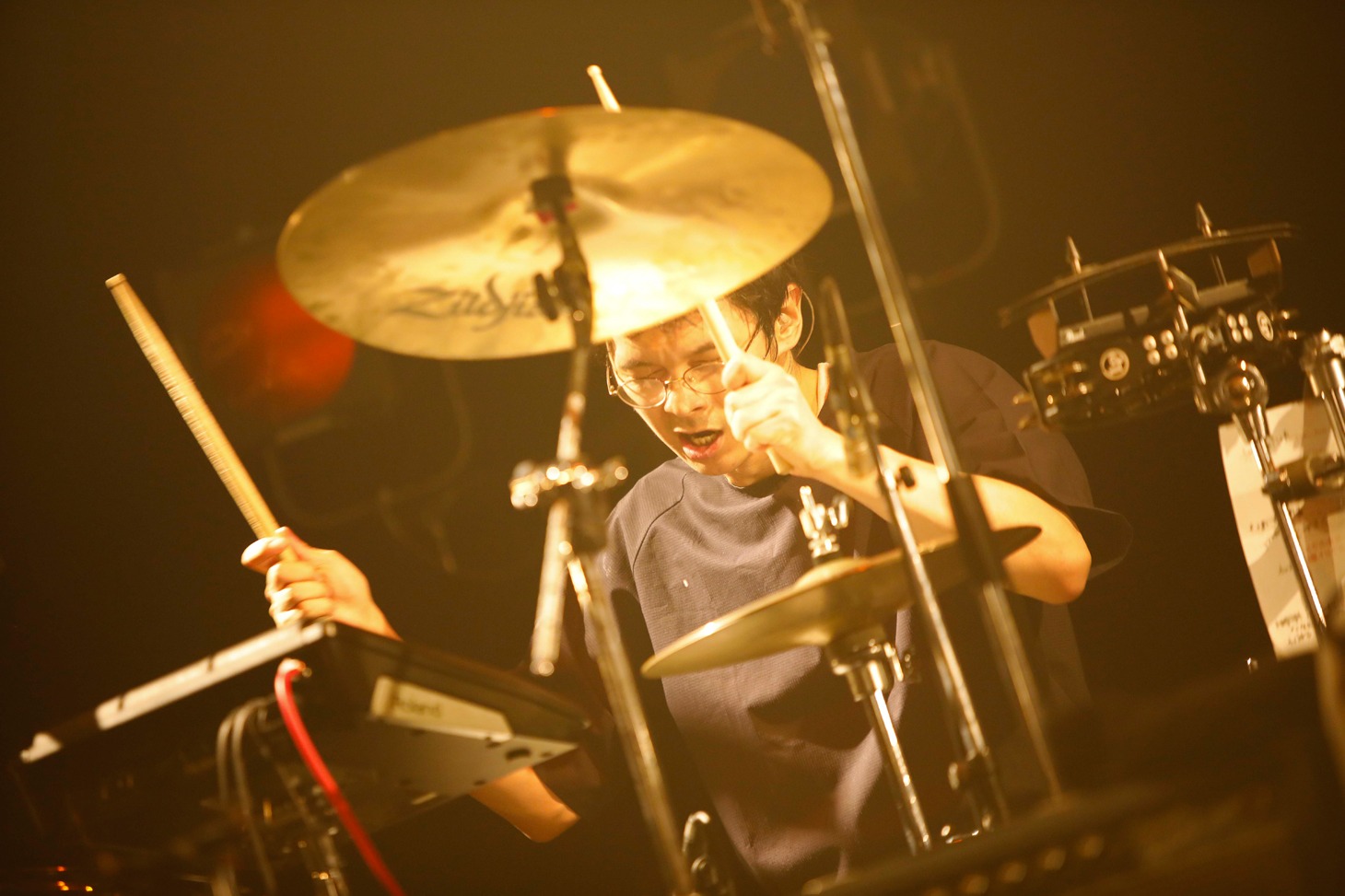 丸谷誠治（Dr）（撮影：木村篤史）