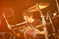 丸谷誠治（Dr）（撮影：木村篤史）