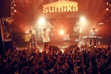 「sumika『ファンファーレ / 春夏秋冬』Release Tour」福岡・DRUM LOGOS公演の様子。（撮影：後藤壮太郎）