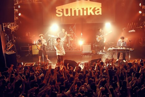 「sumika『ファンファーレ / 春夏秋冬』Release Tour」福岡・DRUM LOGOS公演の様子。（撮影：後藤壮太郎）