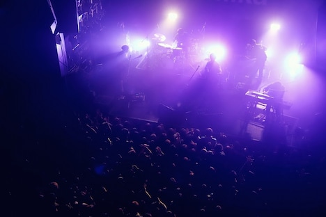 「sumika『ファンファーレ / 春夏秋冬』Release Tour」福岡・DRUM LOGOS公演の様子。（撮影：後藤壮太郎）