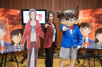 左から倉木麻衣、江戸川コナン。アフレコに挑戦する倉木麻衣。(c)青山剛昌／小学館・読売テレビ・TMS 1996