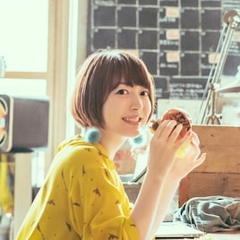 花澤香菜、在日ファンクとのタッグで大好きな「パン」を歌う