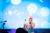 ロイ-RoE-「first ONEMANSHOW at CIRCUS –ウカ*-」の様子。（撮影：釘野孝宏）