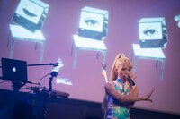 ロイ-RoE-「first ONEMANSHOW at CIRCUS –ウカ*-」の様子。（撮影：釘野孝宏）