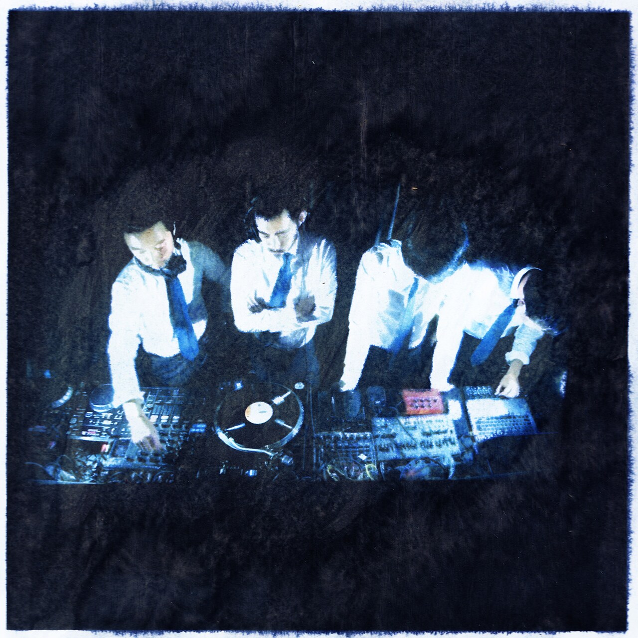 やけのはら擁するUNKNOWN ME、宇宙をイメージした新作カセットテープリリース