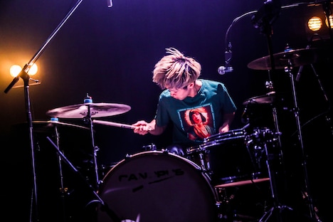 増子央人（Dr, Cho）（撮影：冨田味我）