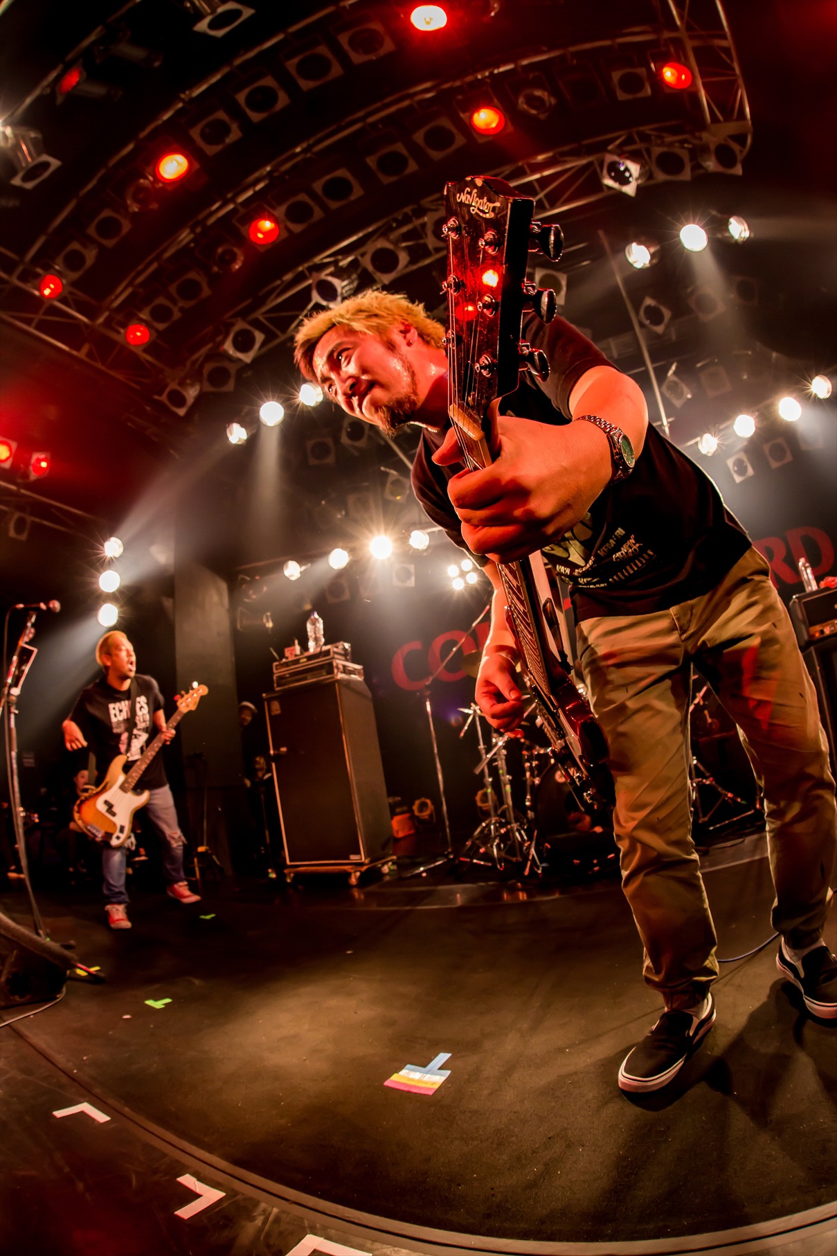 TOM（Vo, G / STOMPIN' BIRD）（Photo by TAKASHI KONUMA）