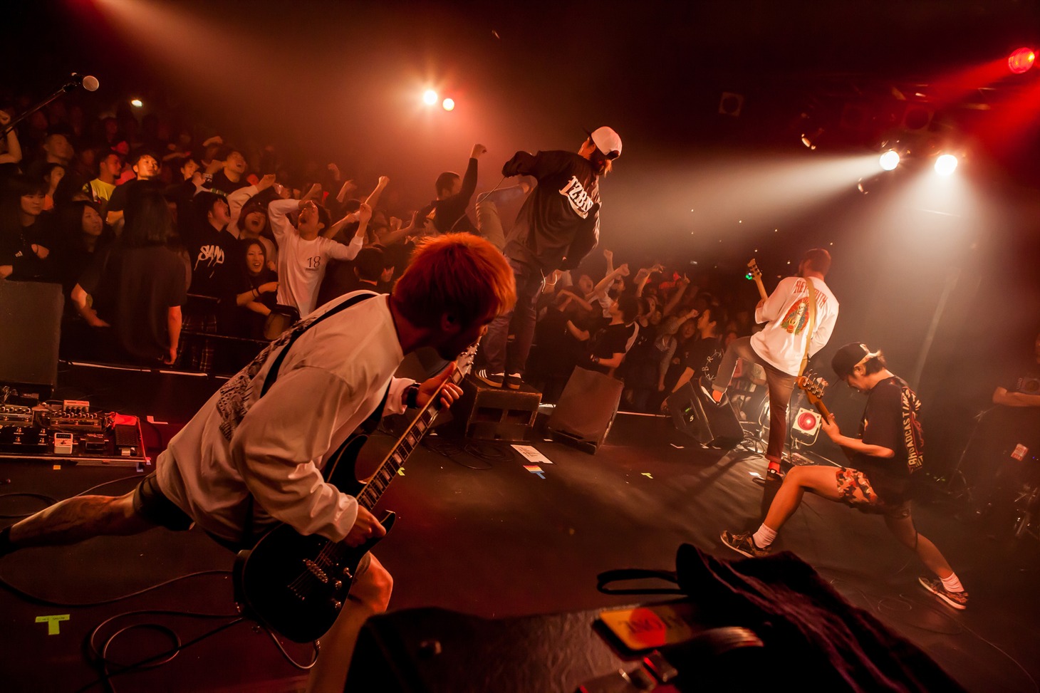 SHADOWS（Photo by TAKASHI KONUMA）