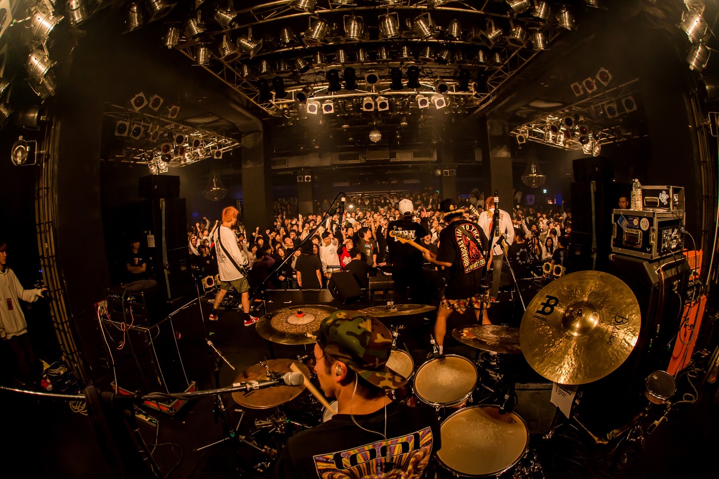 SHADOWS（Photo by TAKASHI KONUMA）