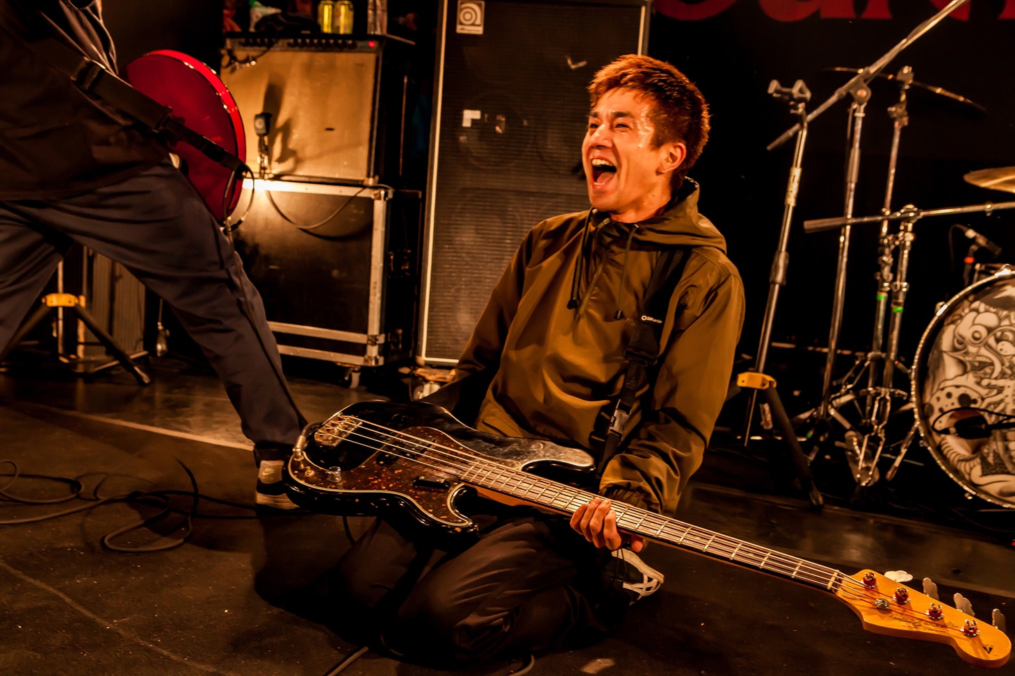 Keisaku “Sit” Matsu-ura（B, Vo / COUNTRY YARD）（Photo by TAKASHI KONUMA）