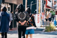 「ヤバイTシャツ屋さん『Tank-top Festival in JAPAN』SPECIAL」ロケの様子。（Photo by Akitake Kuwabara）