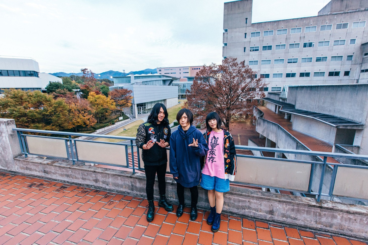 大阪芸術大学を訪れたヤバイTシャツ屋さん。（Photo by Akitake Kuwabara）