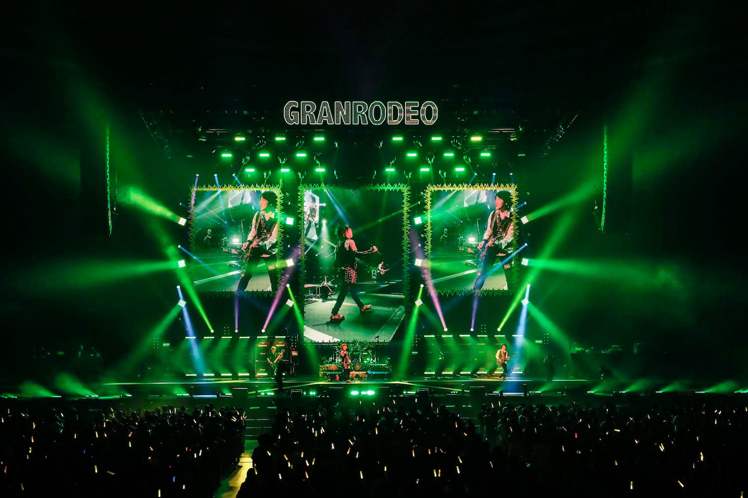「GRANRODEO LIVE 2018 G13 ROCK☆SHOW "Don't show your back!"」大阪・大阪城ホール公演の様子。（撮影：キセキミチコ）