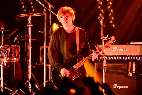 カマタリョウガ（G, Cho）（撮影：橋本塁［SOUND SHOOTER］）