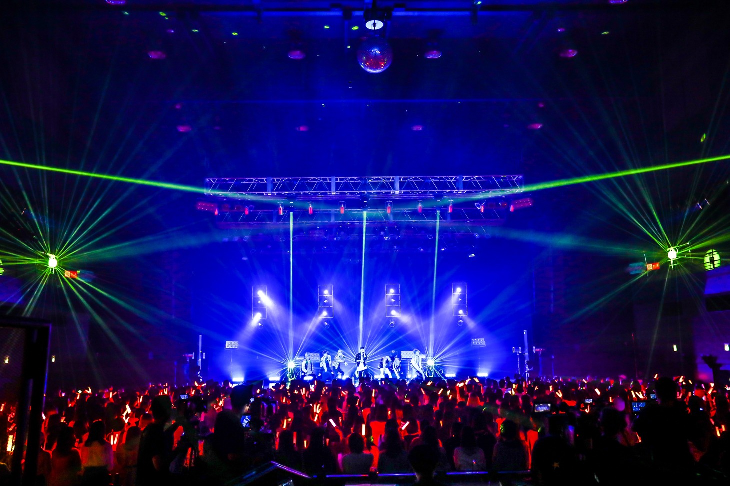「ONE N' ONLY ～EBiSSH×SBC～ Zepp Tour 2018」の様子。