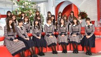 人気画像3位は「『おしゃれイズム』SPに乃木坂46出演、最多人数ゲストでクリスマス彩る」より、「おしゃれイズム クリスマス1HSP」に出演する乃木坂46選抜メンバー。　(c)日本テレビ