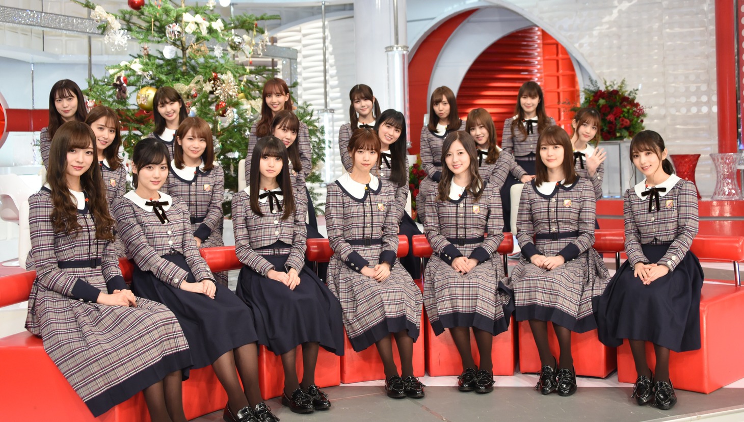 「おしゃれイズム クリスマス1HSP」に出演する乃木坂46選抜メンバー。