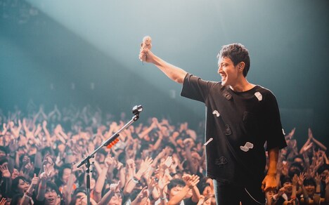 「世界一周」を成功させた西尾健太（Dr）。（撮影：ヤマダマサヒロ ）