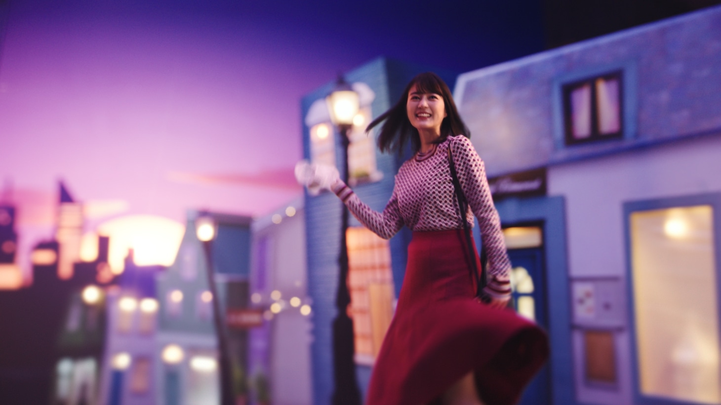 「明治エッセルスーパーカップ Sweet's」の新テレビCM「スイーツな帰り道（ショコラオランジュ）」編のワンシーン。(c)乃木坂46LLC