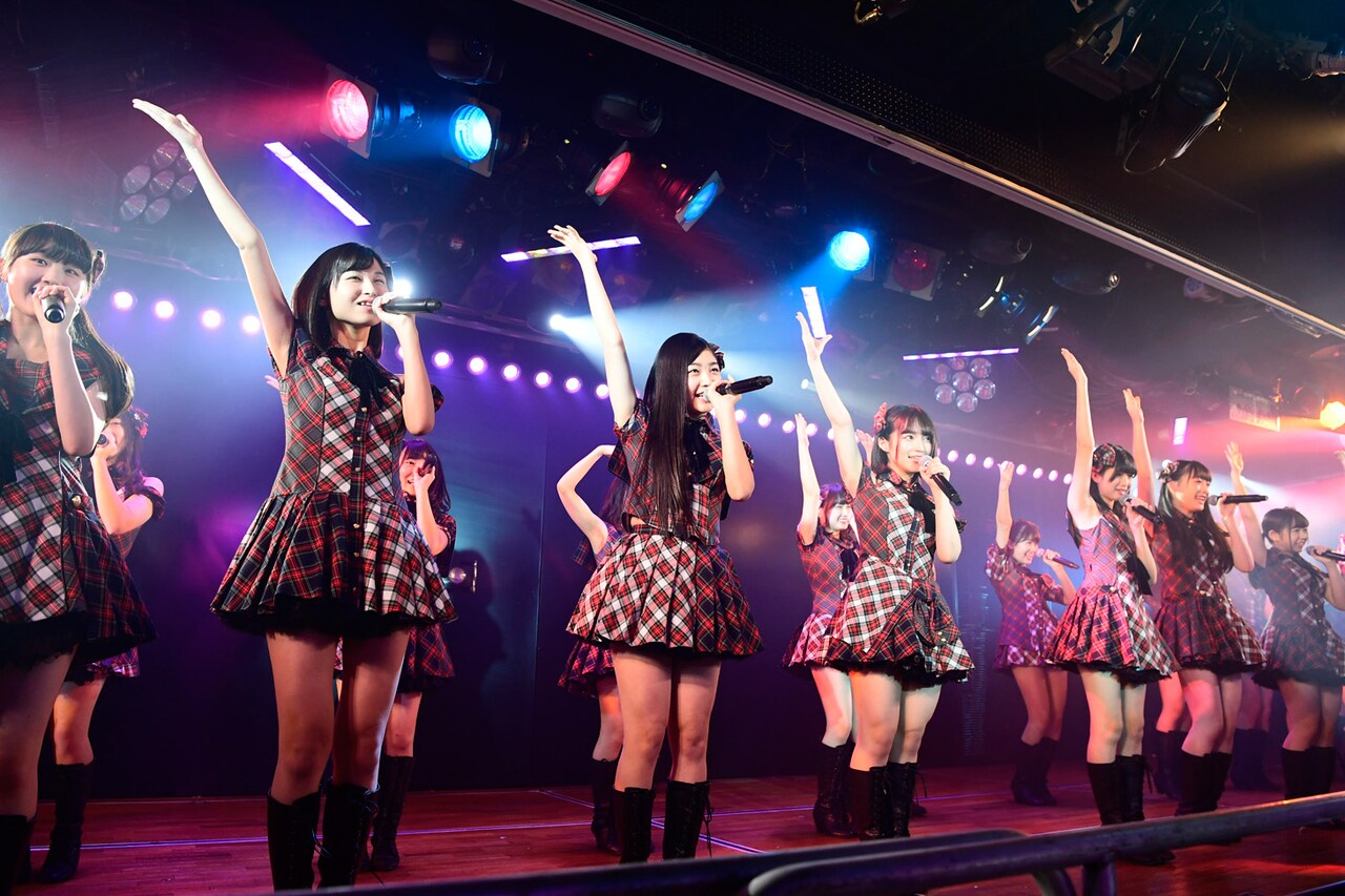 AKB48結成13周年公演で横山由依が次期総監督に向井地美音を指名