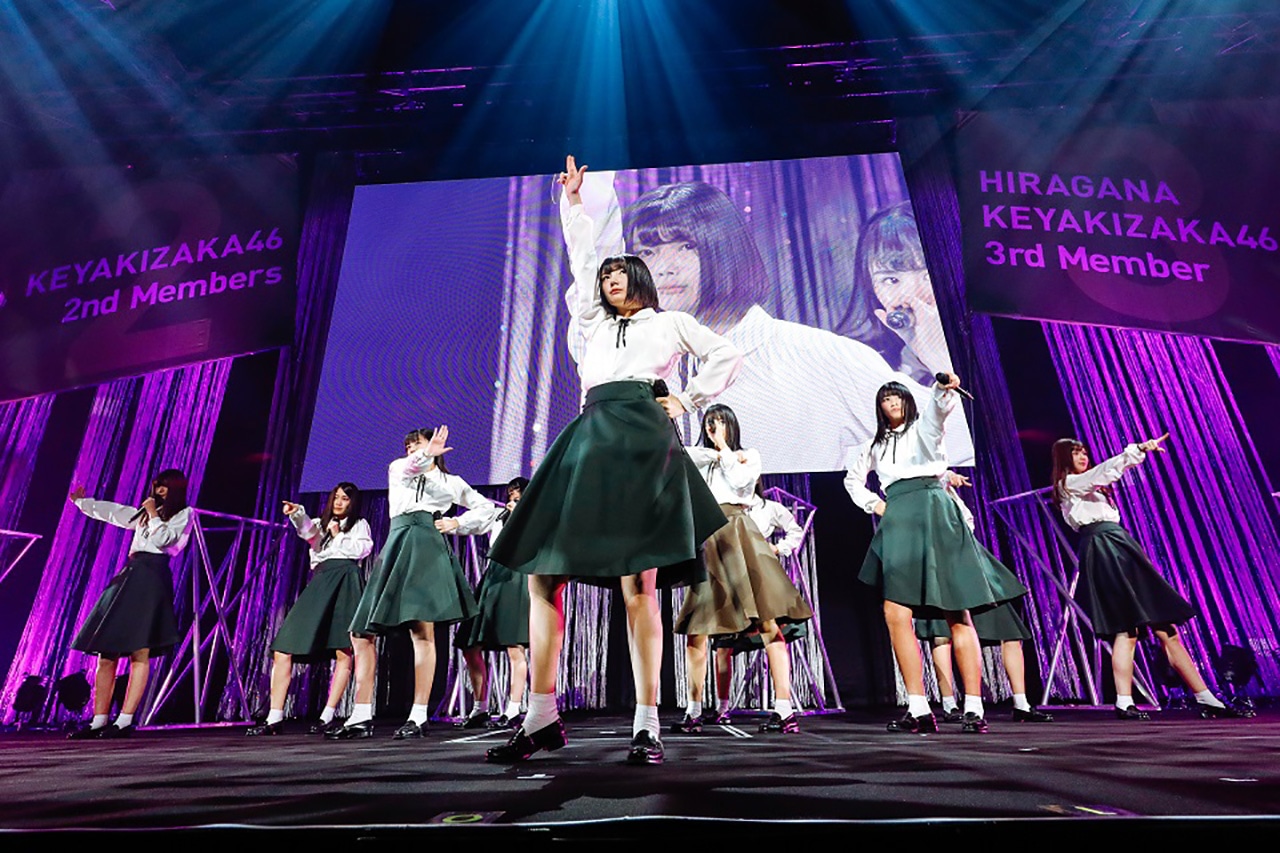 欅坂46の2期生とけやき坂46の3期生によるパフォーマンスの様子。（写真提供：ソニー・ミュージックレコーズ）
