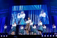欅坂46の2期生とけやき坂46の3期生によるパフォーマンスの様子。（写真提供：ソニー・ミュージックレコーズ）