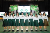 欅坂46の2期生とけやき坂46の3期生。（写真提供：ソニー・ミュージックレコーズ）