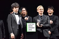 左からLINE株式会社上級執行役員メディア担当島村武志氏、TOMO、ISSA、KENZO。