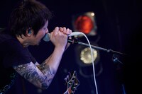 横山健（Vo, G / Ken Yokoyama）（Photo by Maki Ishii）