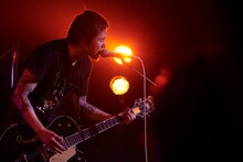 横山健（Vo, G / Ken Yokoyama）（Photo by Maki Ishii）