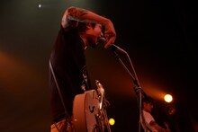 横山健（Vo, G / Ken Yokoyama）（Photo by Maki Ishii）