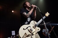 横山健（Vo, G / Ken Yokoyama）（Photo by Maki Ishii）