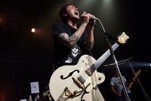 横山健（Vo, G / Ken Yokoyama）（Photo by Maki Ishii）