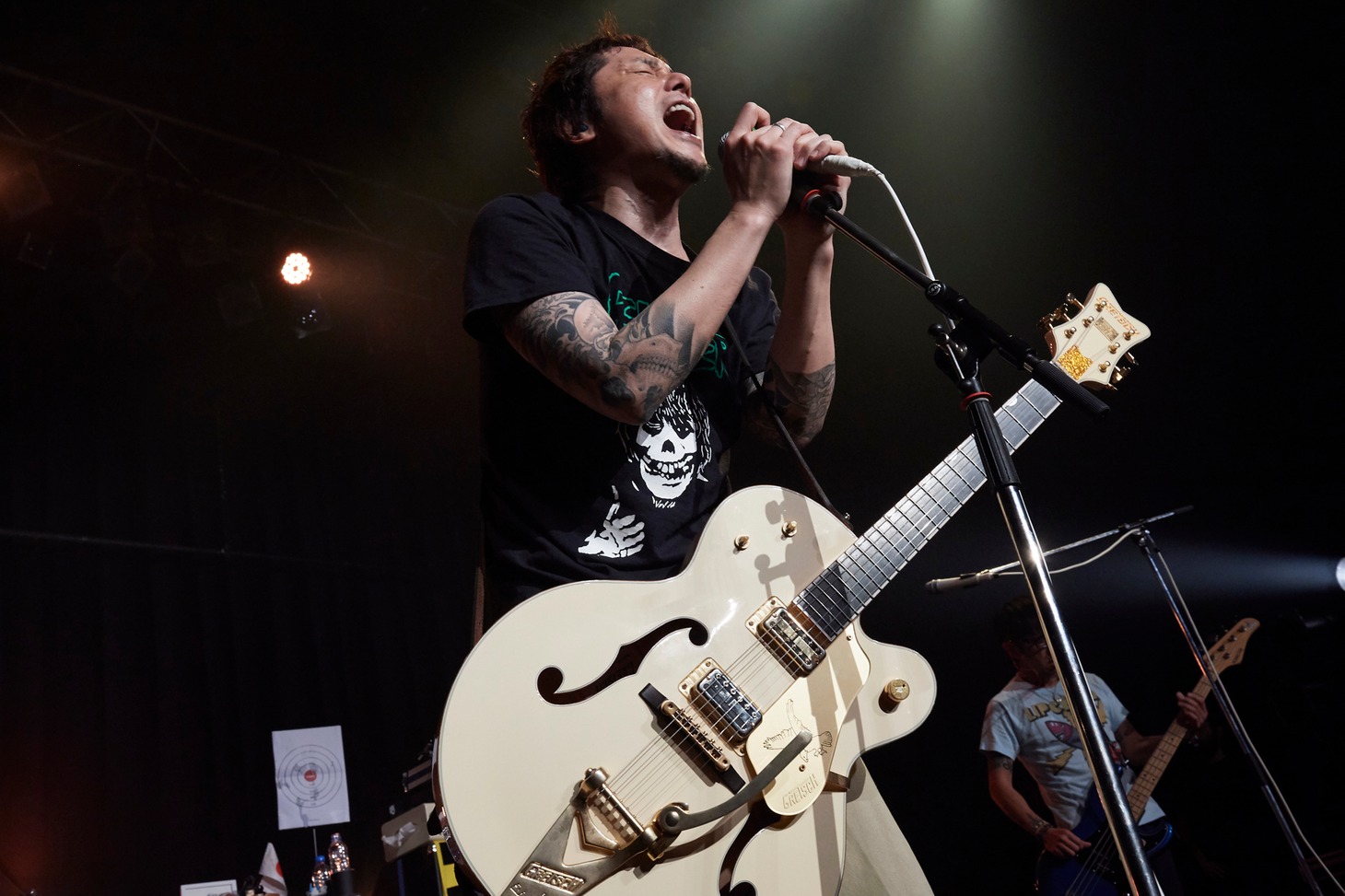 横山健（Vo, G / Ken Yokoyama）（Photo by Maki Ishii）