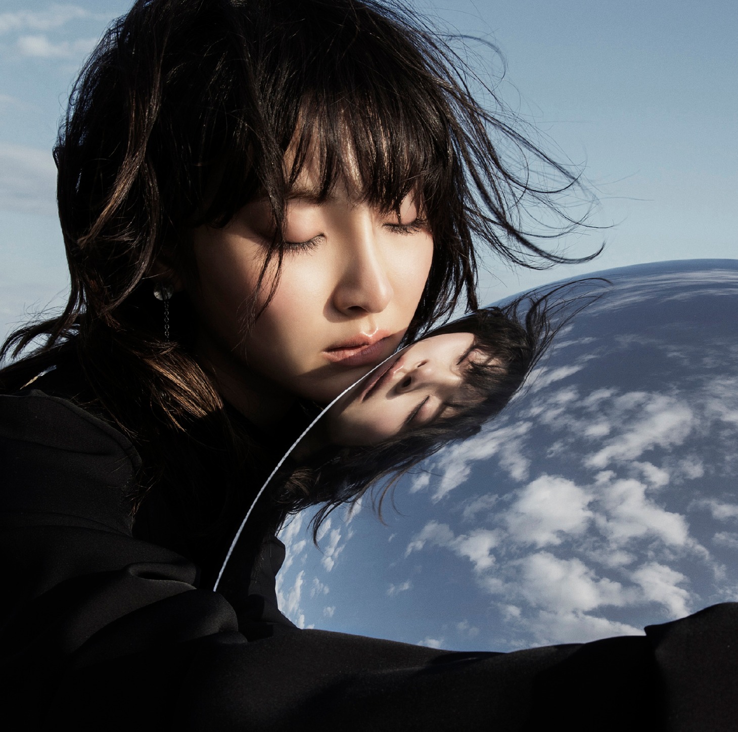 家入レオが1月30日にリリースするニューシングル「この世界で」完全生産限定盤ジャケット