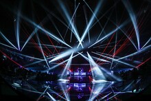 THE ORAL CIGARETTES「Kisses and Kills Tour 2018-2019 Arena series ～Directly In a wide place～」愛知・日本ガイシホール公演の様子。（撮影：鈴木公平）