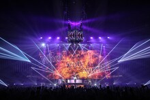 THE ORAL CIGARETTES「Kisses and Kills Tour 2018-2019 Arena series ～Directly In a wide place～」愛知・日本ガイシホール公演の様子。（撮影：鈴木公平）