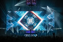 THE ORAL CIGARETTES「Kisses and Kills Tour 2018-2019 Arena series ～Directly In a wide place～」愛知・日本ガイシホール公演の様子。（撮影：鈴木公平）