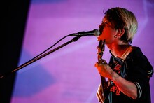 あきらかにあきら（B, Cho）（撮影：鈴木公平）