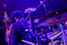 中西雅哉（Dr）（Photo by Viola Kam［V'z Twinkle］）