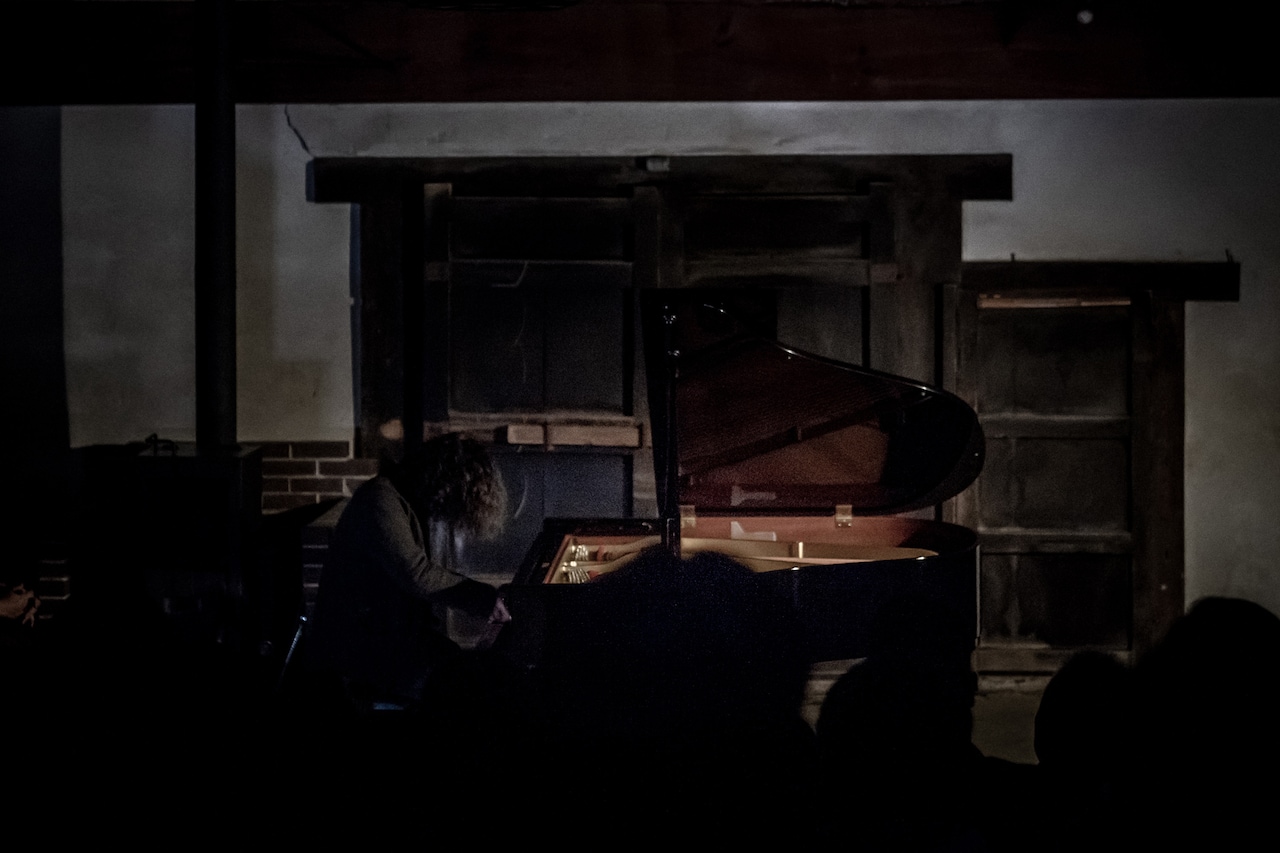 スガダイロー（撮影：井上嘉和）