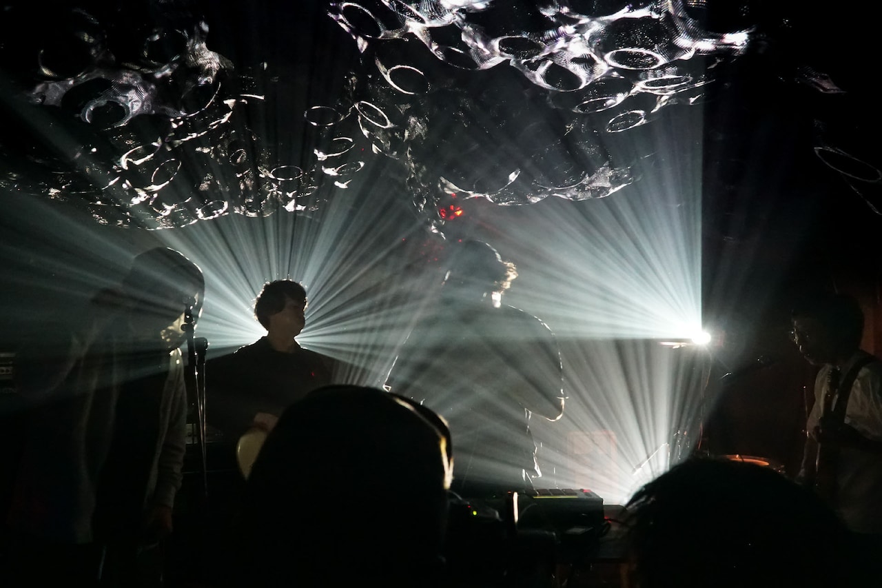 空間現代 feat. THE LEFTY（撮影：辻村耕司）