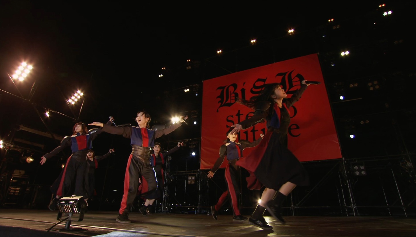 BiSH「サラバかな」ライブ映像より。