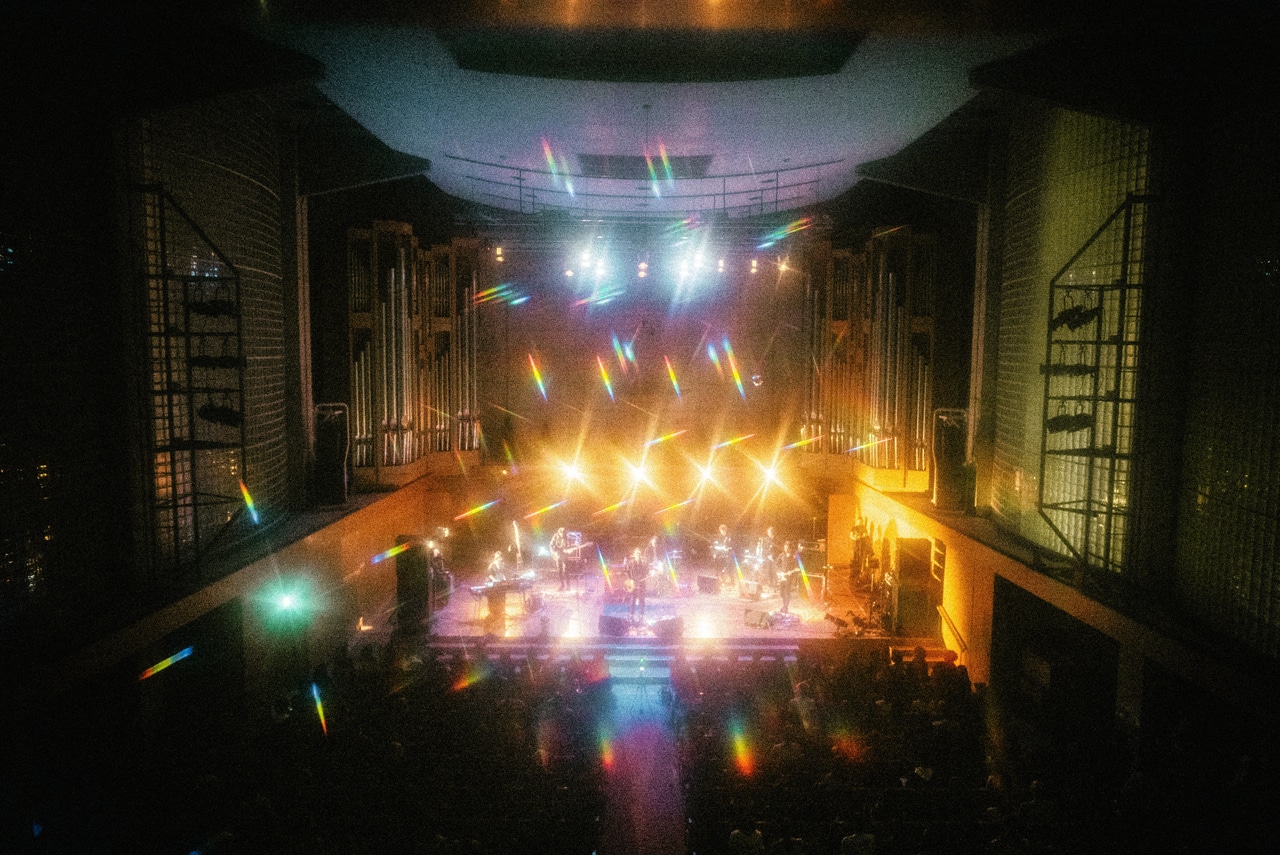 THE NOVEMBERS「Hostess Club Presents "HOLY" THE NOVEMBERS Live at Shinagawa Gloria Chapel」の様子。（Photo by Atsuki Umeda）