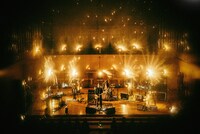 THE NOVEMBERS「Hostess Club Presents "HOLY" THE NOVEMBERS Live at Shinagawa Gloria Chapel」の様子。（Photo by Atsuki Umeda）