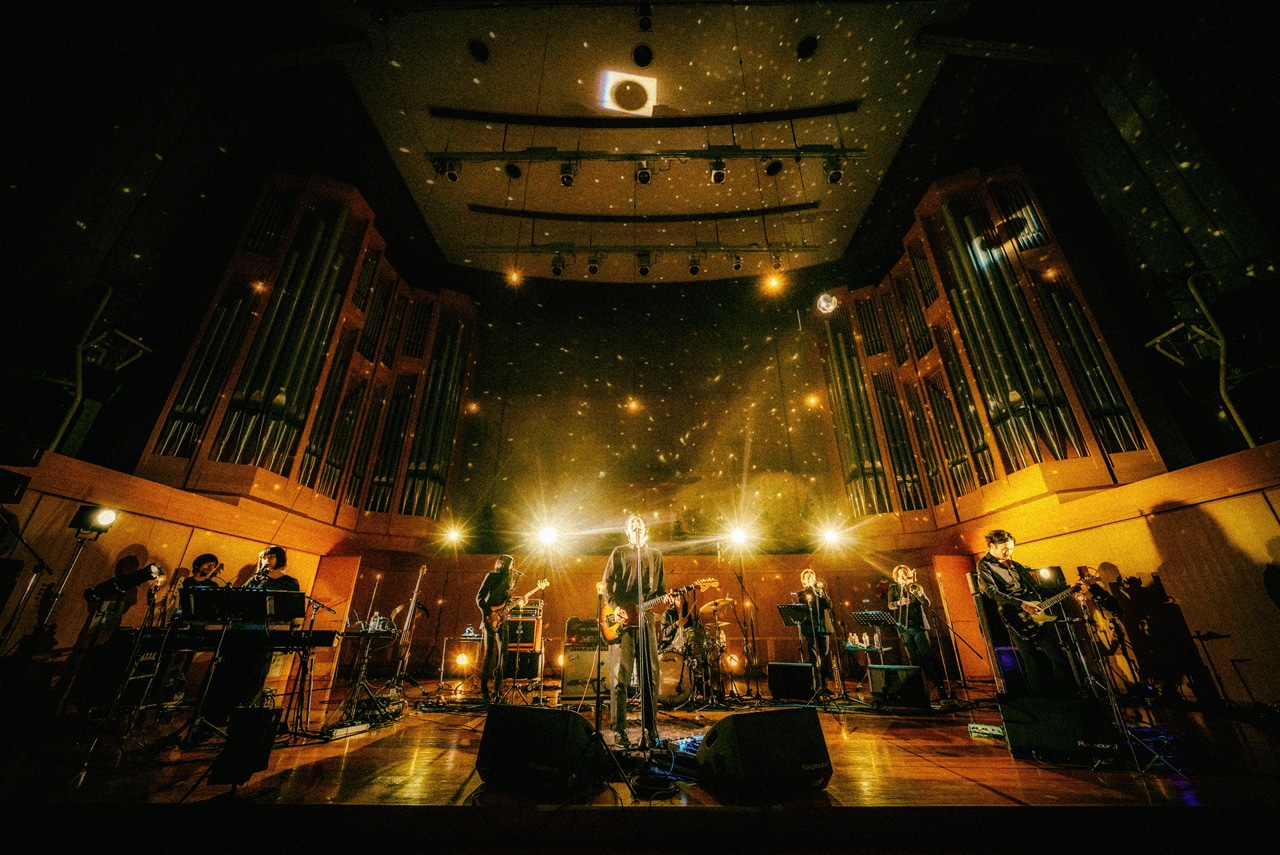 THE NOVEMBERS「Hostess Club Presents "HOLY" THE NOVEMBERS Live at Shinagawa Gloria Chapel」の様子。（Photo by Atsuki Umeda）