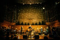 THE NOVEMBERS「Hostess Club Presents "HOLY" THE NOVEMBERS Live at Shinagawa Gloria Chapel」の様子。（Photo by Atsuki Umeda）