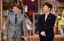 左からヒロミ、後藤輝基（フットボールアワー）。(c)日本テレビ
